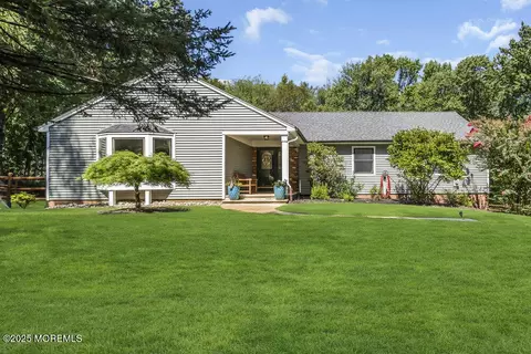 105 University Dr, Middletown, NJ 07748