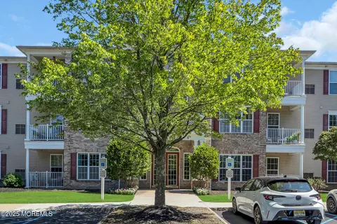 219 Sophee Ln, Lakewood, NJ 08701