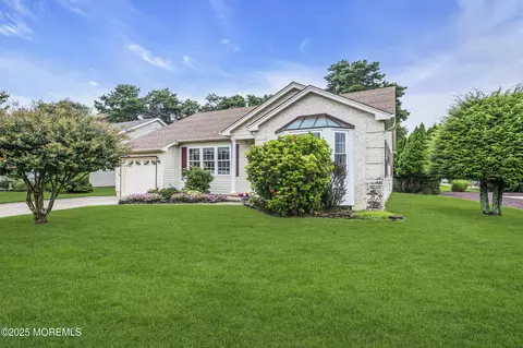 122 Westport Dr, Toms River, NJ 08757