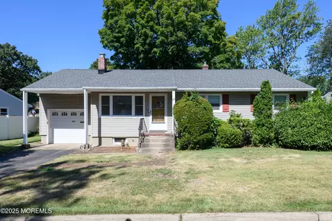 570 Garfield Ave, Belford, NJ 07718