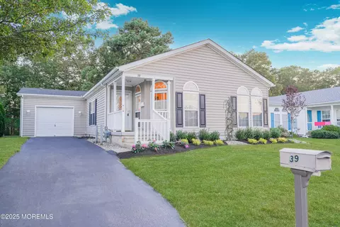 39 Oak Ridge Ln, Manahawkin, NJ 08050