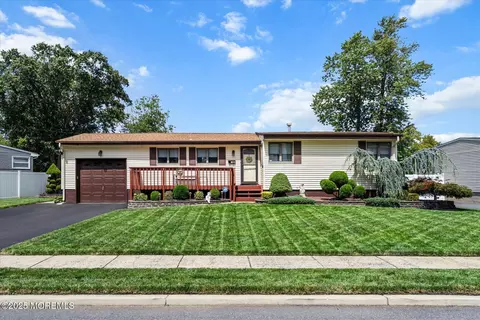 44 Stanford Dr, Hazlet, NJ 07730