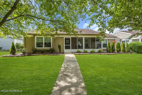 948 Liverpool Cir # A, Manchester, NJ 08759