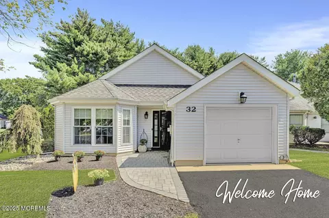 32 Jasmine Ln, Freehold, NJ 07728