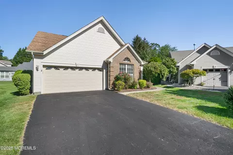 11 Nautical Ct, Bayville, NJ 08721