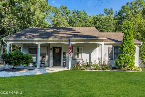 15 Chestnut Way Cir, Barnegat, NJ 08005