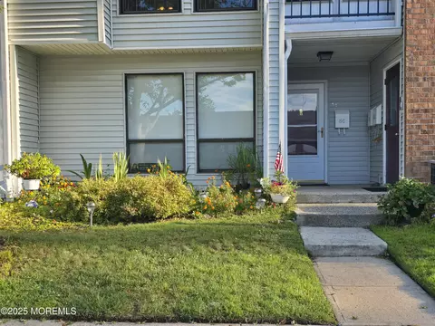 5 Twin Rivers Dr # C, East Windsor, NJ 08520