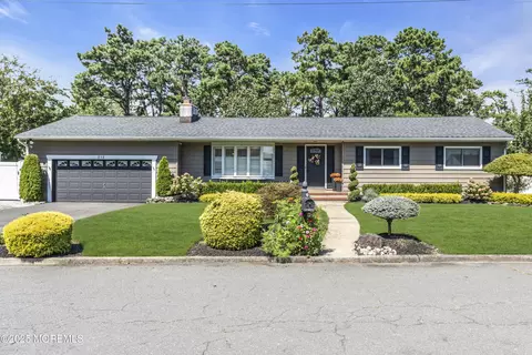 212 Drake Rd, Brick, NJ 08723