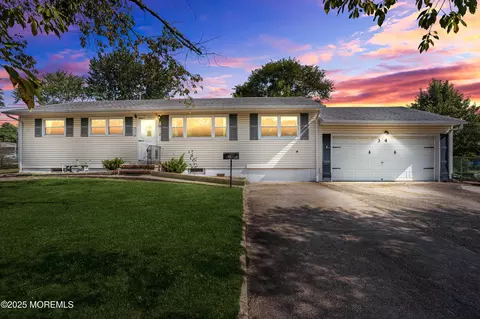 34 Baylor St, Toms River, NJ 08757
