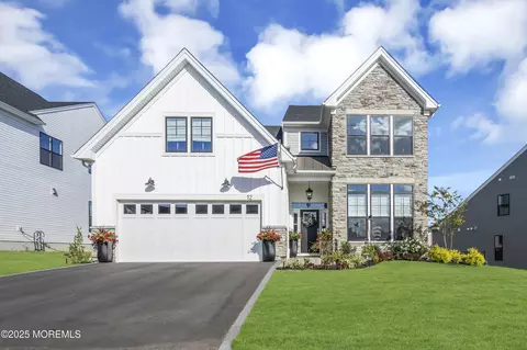 12 Tori Ln, Manalapan, NJ 07726