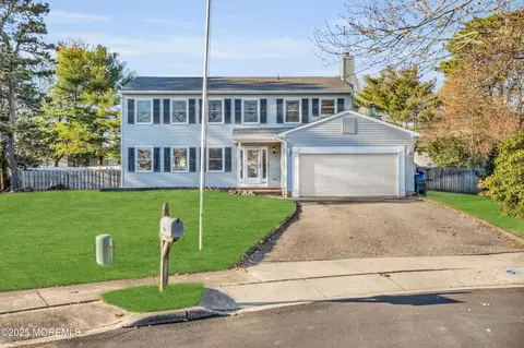 100 Circle Dr, Toms River, NJ 08753