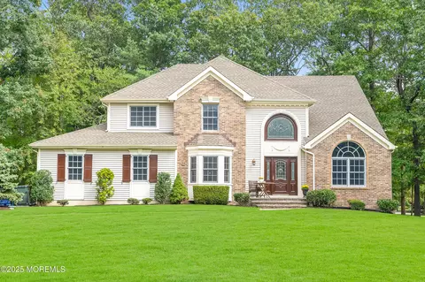 21 Mayberry Dr, Tinton Falls, NJ 07724