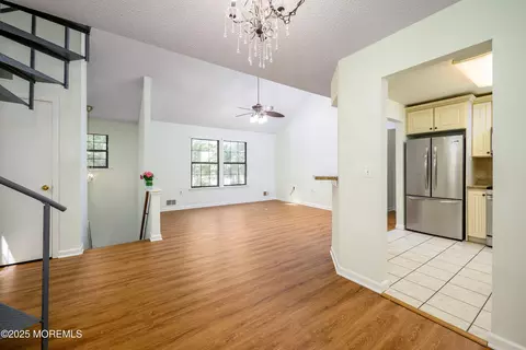 Living - 101 Goldthread Ct, Jackson, NJ 08527 photo 6 of 7