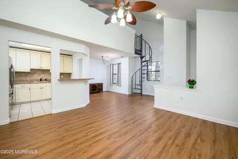 Living - 101 Goldthread Ct, Jackson, NJ 08527 photo 3 of 7