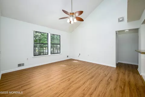 Living - 101 Goldthread Ct, Jackson, NJ 08527 photo 2 of 7