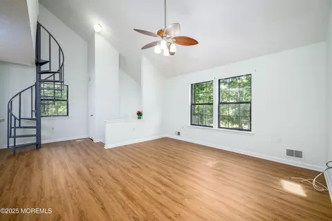 Living - 101 Goldthread Ct, Jackson, NJ 08527 photo 5 of 7
