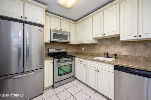Kitchen - 101 Goldthread Ct, Jackson, NJ 08527 photo 1 of 1