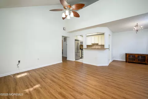 Living - 101 Goldthread Ct, Jackson, NJ 08527 photo 4 of 7