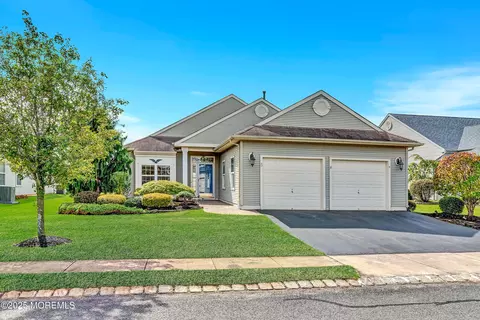 5 Byron Dr, Manchester, NJ 08759