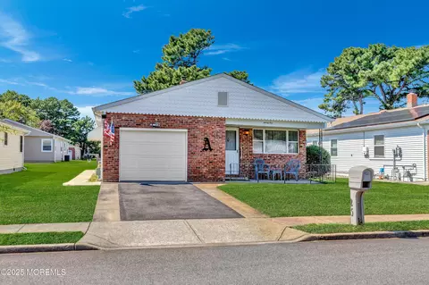 25 San Carlos St, Toms River, NJ 08757