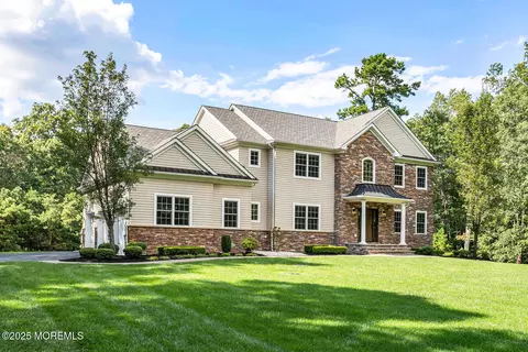 3 Iroquois Ct, Colts Neck, NJ 07722