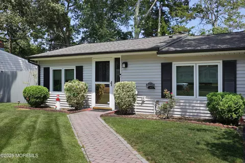 712 Tampa Rd, Forked River, NJ 08731