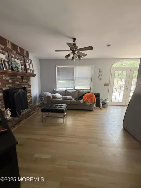 347 Trenton Ave N, Bayville, NJ 08721