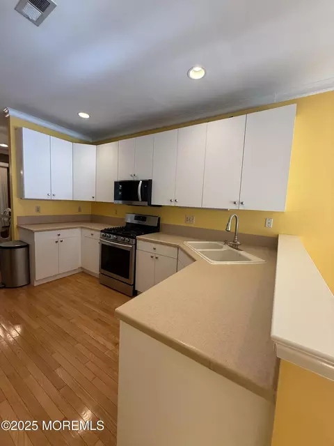 Kitchen - 4 Pine Tree Ter, Holmdel, NJ 07733 photo 2 of 4