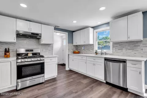 Kitchen - 2144 Hollywood Dr, Forked River, NJ 08731 photo 4 of 8