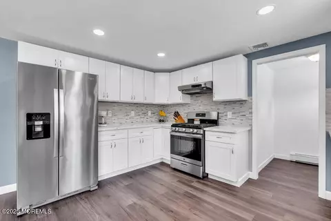 Kitchen - 2144 Hollywood Dr, Forked River, NJ 08731 photo 6 of 8