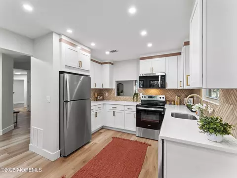 636 Petunia Ln S, Whiting, NJ 08759