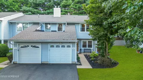 75 Woodmere Dr #906, Parlin, NJ 08859