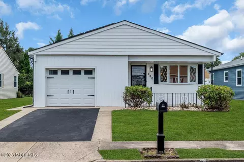 380 Port Royal Dr, Toms River, NJ 08757