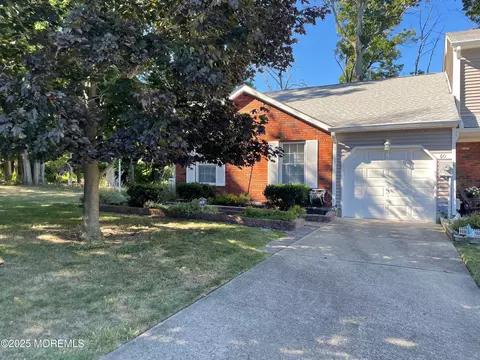 60 Birch Ln, Eatontown, NJ 07724