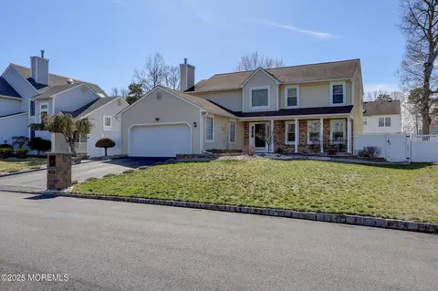 27 Spruce Hollow Dr, Howell, NJ 07731