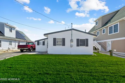 131 S Commodore Dr, Little Egg Harbor, NJ 08087