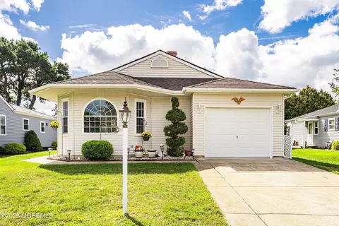 32 Kinkora Ct W, Toms River, NJ 08757