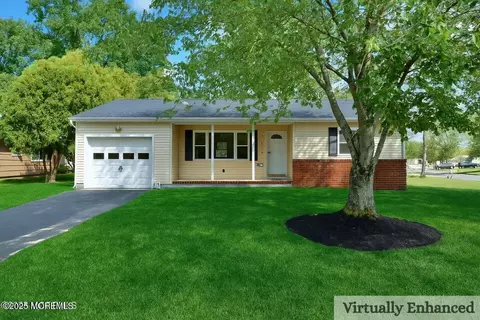2 Stanford Dr, Toms River, NJ 08757