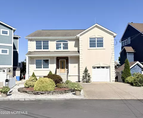 1663 East Dr, Point Pleasant, NJ 08742