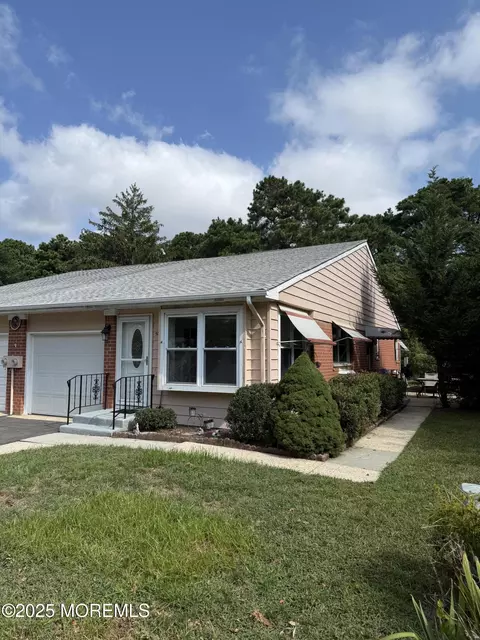 51 Independence Pkwy #B, Whiting, NJ 08759