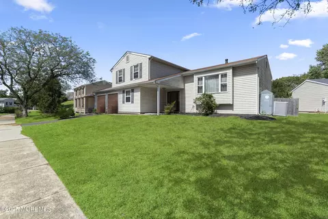 11 Nantucket Ct, Howell, NJ 07731