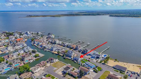 214 Bay Stream Dr, Toms River, NJ 08753