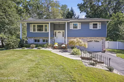 12 Locust Grove Ln, Manalapan, NJ 07726