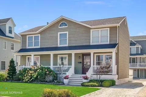 12 Dover Ave, Lavallette, NJ 08735