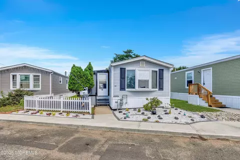 13 Mary Ann Ct, Keansburg, NJ 07734