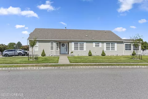 10 Colwyn Way, Toms River, NJ 08757