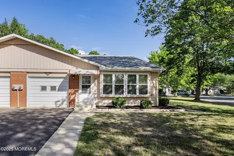 10 Jefferson Ln #B, Whiting, NJ 08759