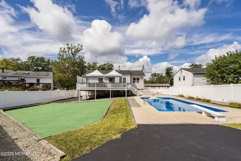 613 Texas Dr, Toms River, NJ 08753