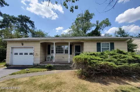 843 Edgebrook Dr N, Toms River, NJ 08757