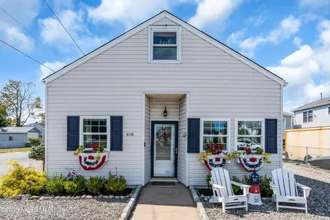 416 Monmouth Ave, Ocean Gate, NJ 08740